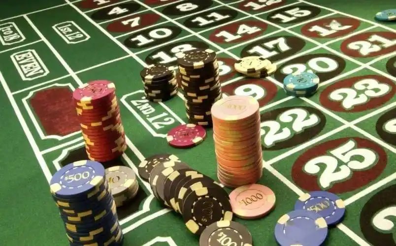 Antarmuka aplikasi mobile top1win menampilkan pasar Liga 1 dan permainan slot